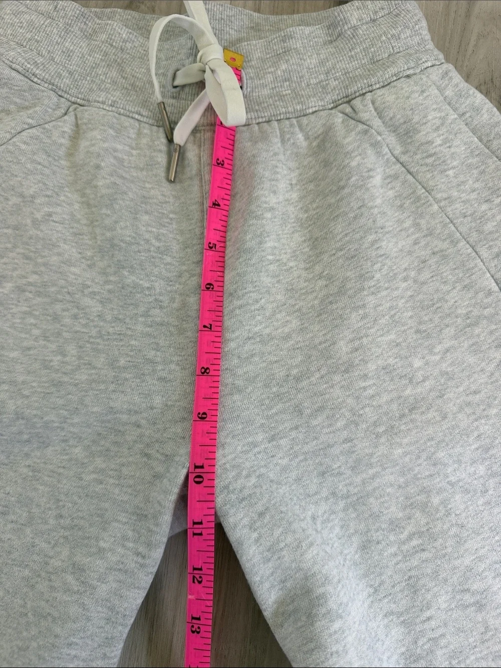 Lululemon Women’s Light Gray Joggers size 0  PERFECT CONDITION
